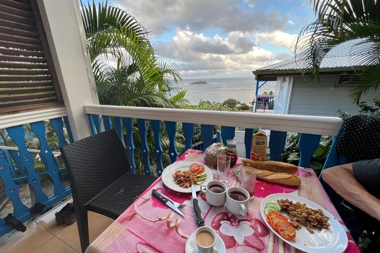 Martinik - snídaně s výhledem na Atlantik