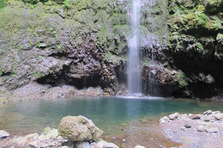 Caldeira Verde - jezírko s vodopádem