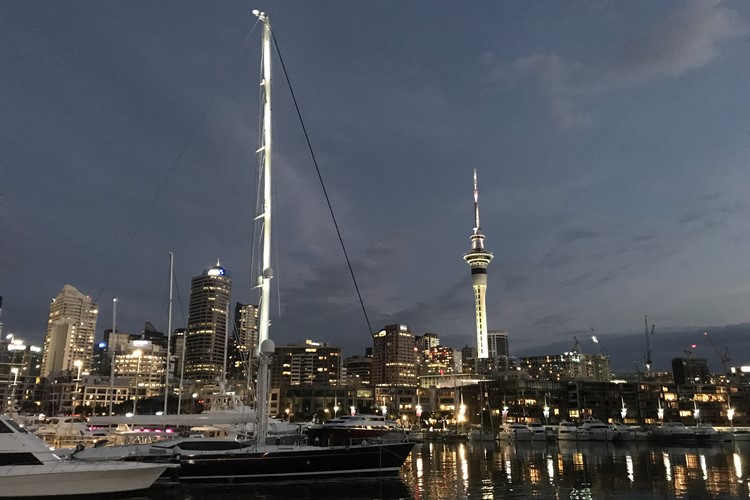 večerní Auckland
