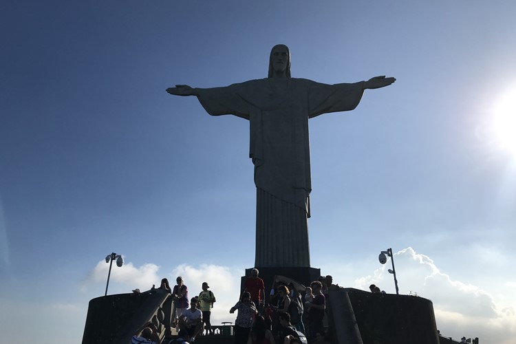 socha Krista na vrcholu Corcovado