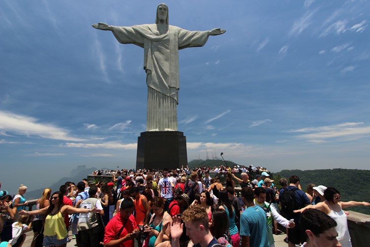 socha Krista na vrcholu Corcovado