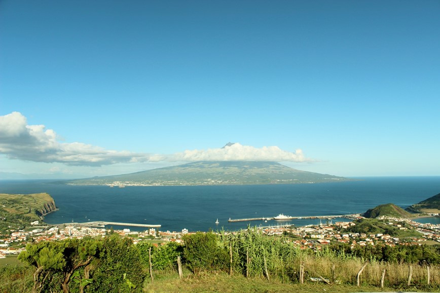 Faial - výhled na ostrov Pico
