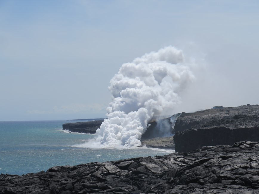 Big Island - Kilauea - láva vtéká do moře (2)
