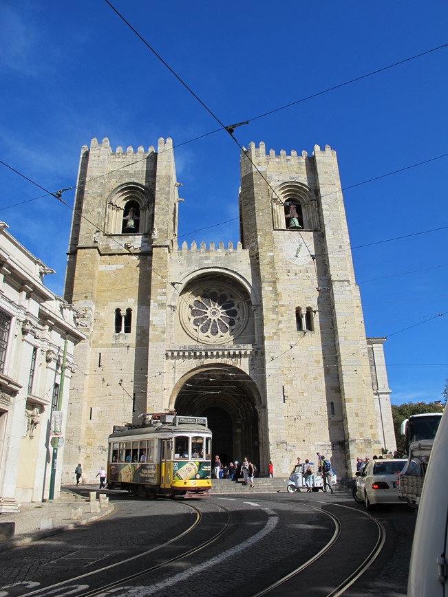 8. den - Lisabon - katedrála